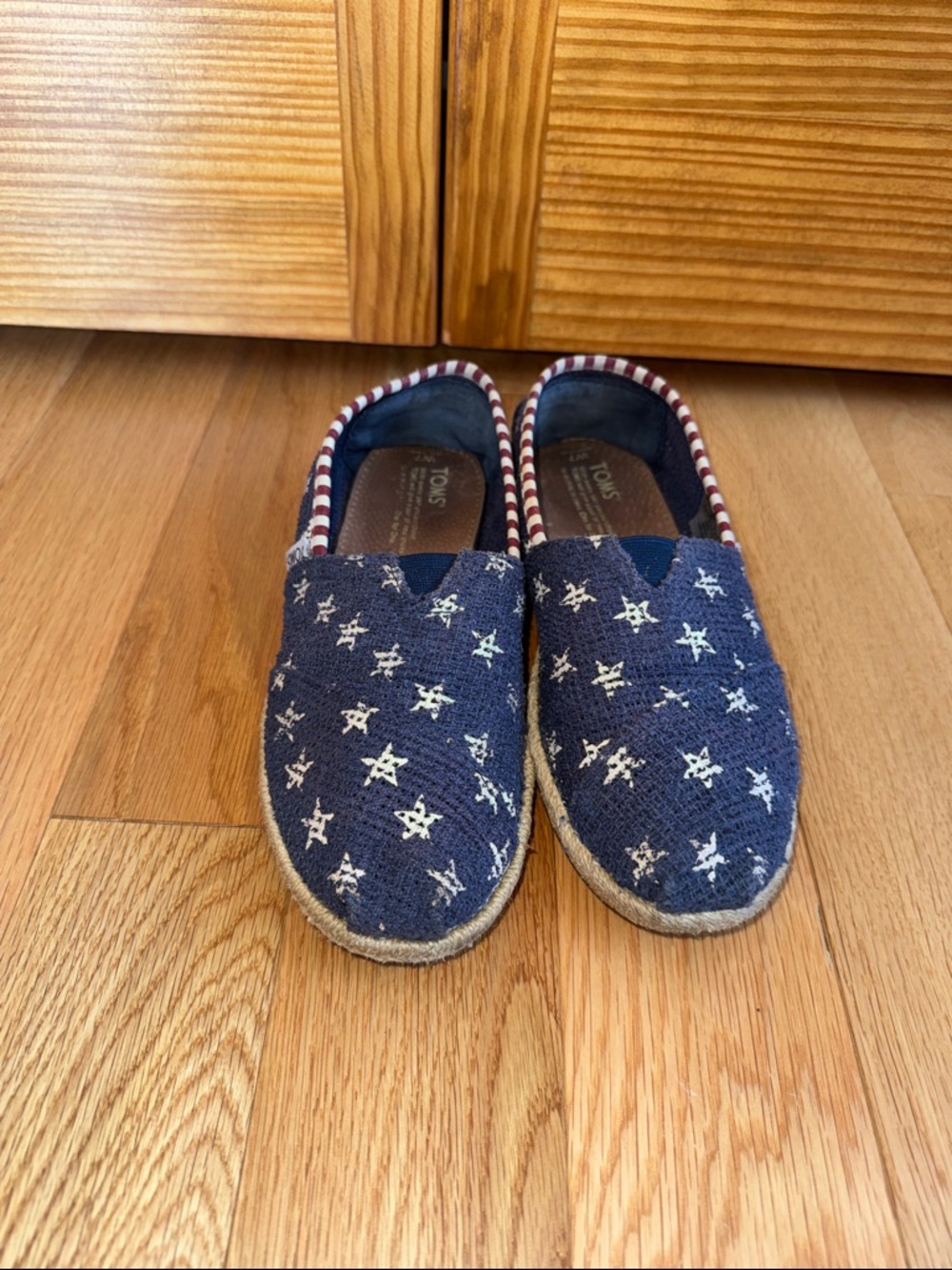 Toms Women’s size 7 Navy Slip-On Moccasins with White Stars, Red & White stripes